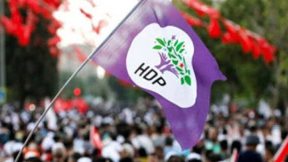 A police officer slaps co-chair of HDP’s Istanbul office and former deputy Mr. Ferhat Encü