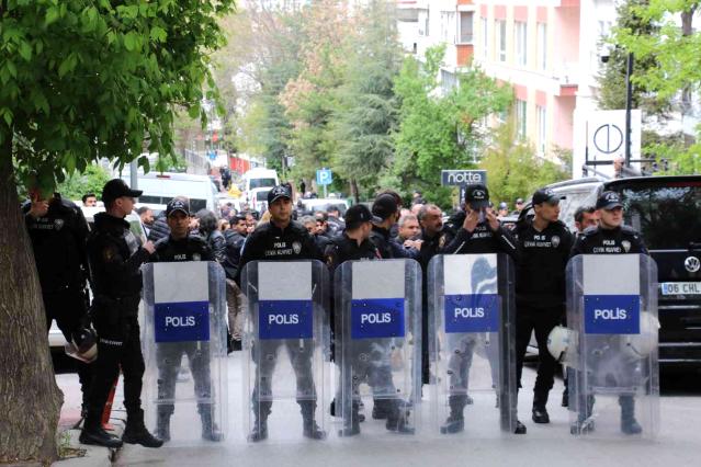Police brutally attacked HDP MPs and members in front of the party headquarters